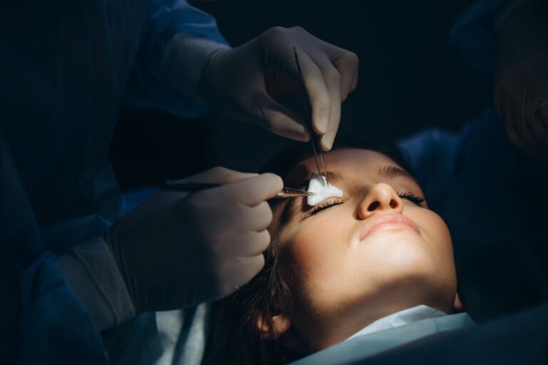 ¿Qué hacer y qué evitar luego de una blefaroplastia?